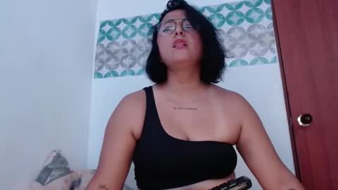 Snapshot of aria_bronw chatting on March 7, 2:58 pm AriaBronw online show from March 7, 2:58 pm