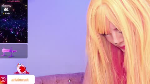Snapshot of aria_burset chatting on January 25, 11:22 pm Aria online show from January 25, 11:22 pm