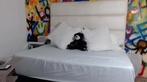 aria online show from December 5, 11:49 am