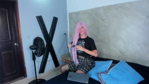 Snapshot of aria_skyee chatting on April 24, 1:02 pm aria_skyee online show from April 24, 1:02 pm
