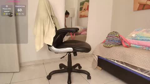 ariaa_vixen online show from December 16, 7:19 pm