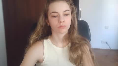 Snapshot of ariacreazy chatting on June 26, 7:13 am AriaCreazy online show from June 26, 7:13 am