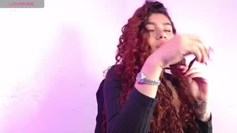 Snapshot of ariadna_tr chatting on January 2, 6:12 pm Ari online show from January 2, 6:12 pm