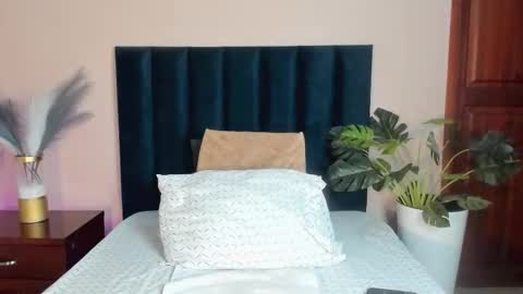 AriadnaHolt online show from December 15, 11:25 am