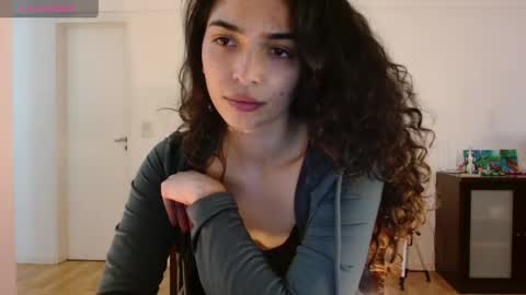 Snapshot of ariagal chatting on May 21, 3:52 pm ariagal online show from May 21, 3:52 pm