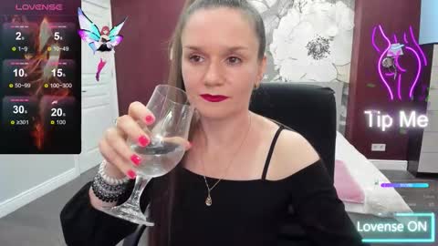 AriaGray online show from September 14, 8:35 am