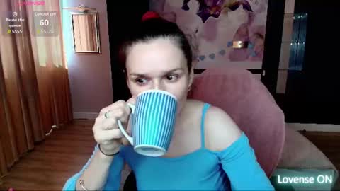 Snapshot of ariagrays chatting on June 17, 12:29 pm AriaGray online show from June 17, 12:29 pm