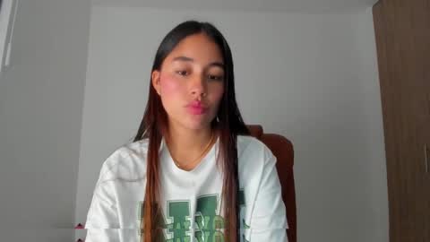 Aria Montgomery online show from October 27, 3:32 am