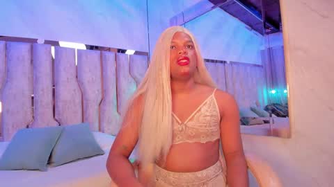 ariana_grande233 online show from March 14, 11:59 am