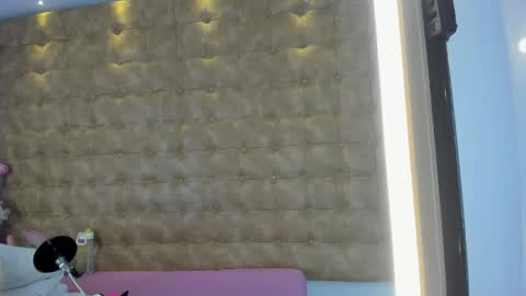  ARIANA MORELLY online show from April 16, 12:17 pm