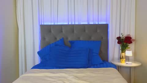 Snapshot of ariana_petite chatting on January 19, 12:03 am Ariana online show from January 19, 12:03 am