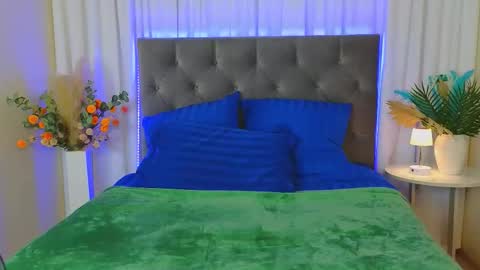 Snapshot of ariana_petite chatting on February 2, 12:09 am Ariana online show from February 2, 12:09 am