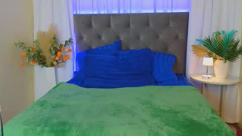 Snapshot of ariana_petite chatting on February 22, 11:58 pm Ariana online show from February 22, 11:58 pm