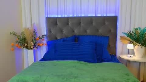 Snapshot of ariana_petite chatting on February 26, 11:59 pm Ariana online show from February 26, 11:59 pm