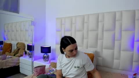  ariana  online show from April 4, 4:48 pm