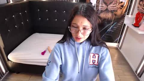 ariana_toro online show from December 23, 1:47 am