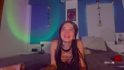 Snapshot of ariana_whitee chatting on September 20, 5:03 pm ariana_whitee online show from September 20, 5:03 pm