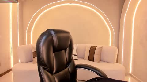 Ariana Bell online show from March 19, 2:59 am