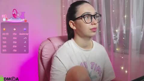 Snapshot of arianahot777 chatting on September 14, 2:33 am arianahot777 online show from September 14, 2:33 am