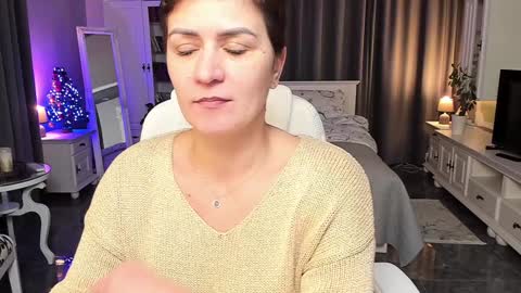 Ana online show from December 13, 2:38 pm