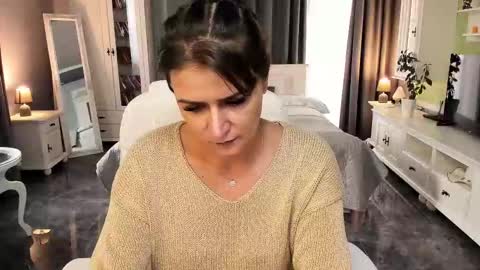 Ana online show from October 2, 10:44 am