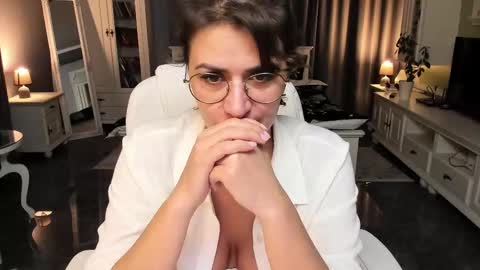 Ana online show from October 16, 4:52 pm