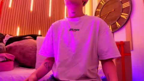 Ari  online show from December 21, 12:45 pm