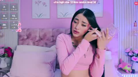 Snapshot of arianawest_ chatting on May 11, 12:33 pm arianawest_ online show from May 11, 12:33 pm