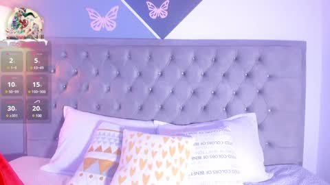 Snapshot of arianna_daviss chatting on December 24, 7:11 pm online show from December 24, 7:11 pm