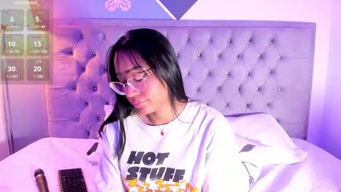 Snapshot of arianna_daviss chatting on January 3, 8:11 pm online show from January 3, 8:11 pm