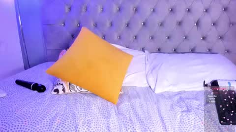 Snapshot of arianna_daviss chatting on February 11, 11:01 pm online show from February 11, 11:01 pm