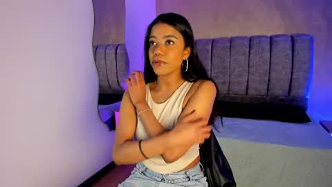 Snapshot of arianna_roxe_ chatting on July 5, 3:45 am arianna_roxe_ online show from July 5, 3:45 am