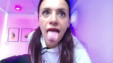 Snapshot of arianna_sweeet chatting on May 17, 3:52 pm arianna_sweeet online show from May 17, 3:52 pm