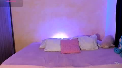 ariannacolins online show from September 30, 1:54 am