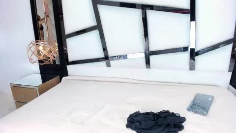 ariannarussell1 online show from January 19, 2:10 pm