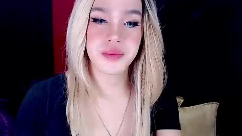 ARIANNE CUMS  online show from January 9, 9:05 pm