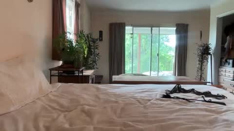 Aria  online show from May 14, 7:31 pm