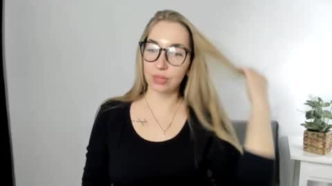 Snapshot of ariaswan chatting on March 2, 12:23 pm Aria online show from March 2, 12:23 pm