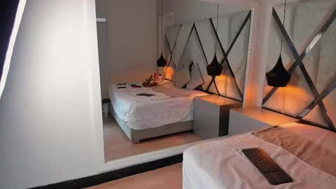 ariawillss online show from January 14, 1:39 pm