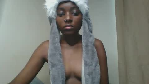Snapshot of ariax_a chatting on April 26, 9:18 am Tight pussy online show from April 26, 9:18 am