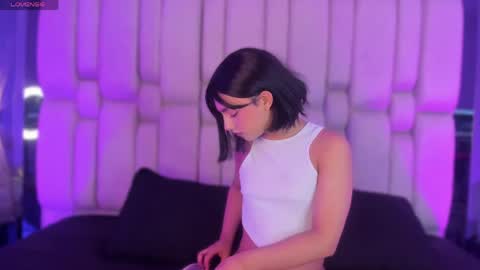 Snapshot of aribloom7 chatting on May 22, 7:52 pm Welcome to Ari room online show from May 22, 7:52 pm
