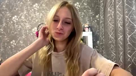 Alice online show from April 25, 9:56 am