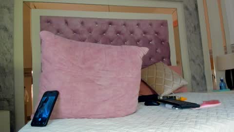 Snapshot of ariel_versace chatting on March 1, 1:57 pm ARIEL online show from March 1, 1:57 pm