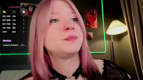 Snapshot of arielabradberry chatting on May 12, 3:42 pm Ariel online show from May 12, 3:42 pm