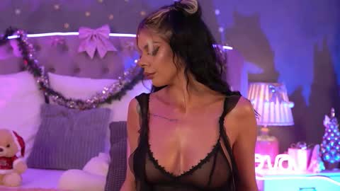 Ariell online show from December 15, 6:01 pm