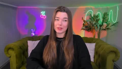 Snapshot of arigraynor chatting on December 2, 1:02 pm Ari online show from December 2, 1:02 pm