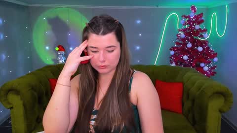 Snapshot of arigraynor chatting on December 5, 3:17 pm Ari online show from December 5, 3:17 pm