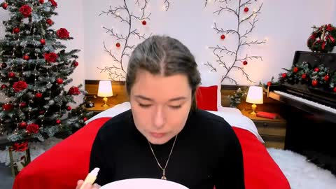 Snapshot of arigraynor chatting on December 6, 1:44 pm Ari online show from December 6, 1:44 pm
