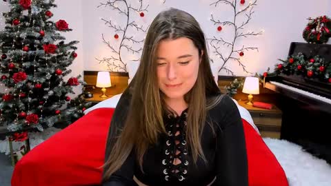 Snapshot of arigraynor chatting on December 6, 7:56 pm Ari online show from December 6, 7:56 pm