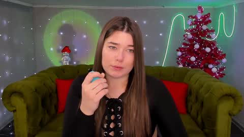 Snapshot of arigraynor chatting on December 9, 3:11 pm Ari online show from December 9, 3:11 pm